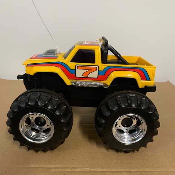 VINTAGE 4x4 OFF ROADER RADIO SHACk( NO REMOTE). - Picture 5 of 11